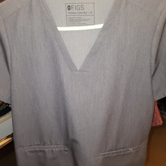 FIGS WOMEN SCRUB TOPS  SIZE M - Picture 2 of 6